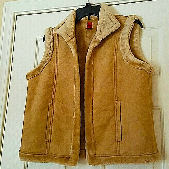 Valerie Stevens Tops - 🤎NWOT Valerie Stevens Paisley Vest